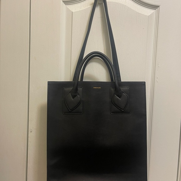 Anne Klein gorgeous new condition long shape bag with Gold-Tone Hardware - Picture 7 of 13